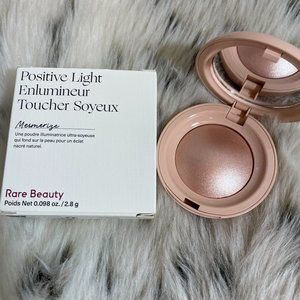 Rare Beauty by Selena Gomez Positive Light Silky Touch Highlighter - MESMERIZE